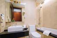 Phòng tắm bên trong Spring Hotel Hanoi