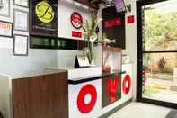 Lobi OYO 165 Circle-b Apartelle & Suites