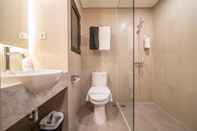 In-room Bathroom All Nite & Day Residence Kebon Jeruk Jakarta