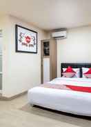 BEDROOM OYO 786 Sutomo Guest House