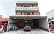 Luar Bangunan 2 SUPER OYO 456 Aljadid Guest House Syariah