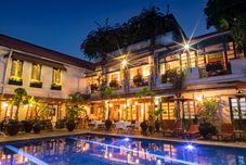 スイミングプール Savoy Hotel Yangon