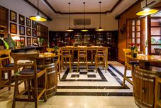 バー、カフェ、およびラウンジ Savoy Hotel Yangon