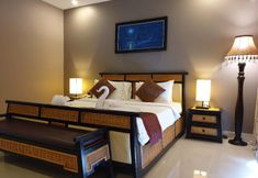Bedroom 4 Aristocrat Residence & Hotel