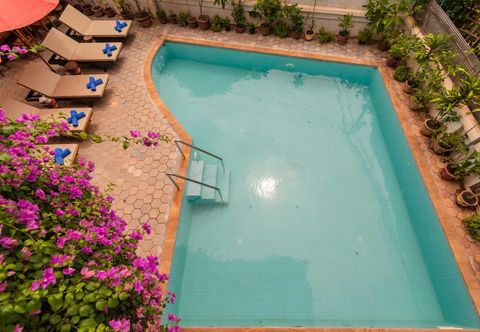 สระว่ายน้ำ Five Rose Siem Reap Hostel