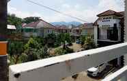 Ruang Umum 4 AL Villa Batu 3BR near Museum Angkut at Kusuma Estate Kav 23 with Bathub, Gazebo, and Playground