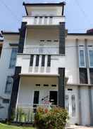 EXTERIOR_BUILDING AL Villa Batu 3BR near Museum Angkut at Kusuma Estate Kav 23 with Bathub, Gazebo, and Playground