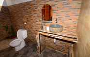 Toilet Kamar 7 Bunbulan Panorama Villa 