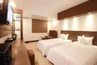 Kamar Tidur Clover Hotel City Center Plus