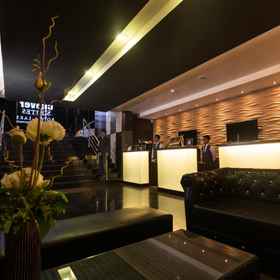 Clover Suites Royal Lake 1, Hotel Feel Myanmar Restaurant 2