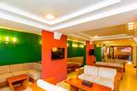 Lobi Clover Hotel