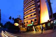 Luar Bangunan Clover Hotel