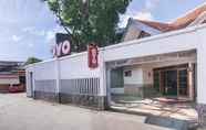 Luar Bangunan 2 SUPER OYO 890 Dewi Fortuna Guest House