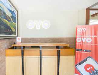 Lobby 2 SUPER OYO 890 Dewi Fortuna Guest House