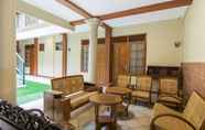 Lobi 6 SUPER OYO 890 Dewi Fortuna Guest House