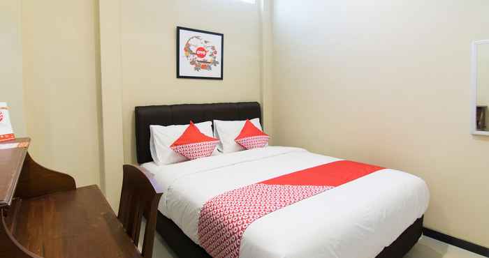 Bedroom SUPER OYO 890 Dewi Fortuna Guest House