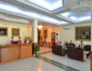 Lobi 2 Grand Palace Hotel