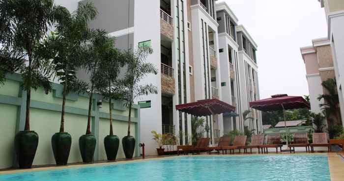 Kolam Renang Ten Mile Hotel