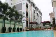 Kolam Renang Ten Mile Hotel