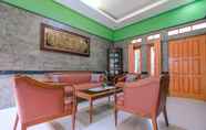 Lobby 5 Homestay Jogja dekat Gembira Loka by Simply Homy