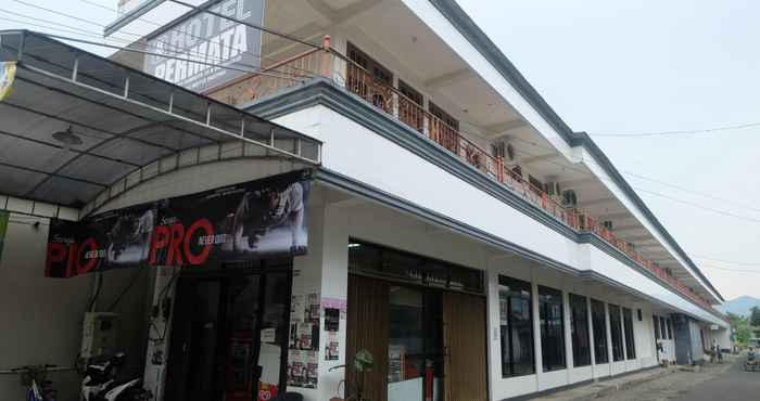 Exterior Hotel Permata Kusumasari 2