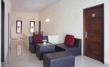 Lobby 4 OYO 895 Mahameru Residence Near RS Condong Catur