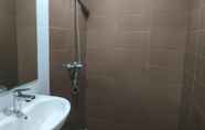 Toilet Kamar 7 Puri Orchard Apartement 1BR by RJ