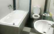 Toilet Kamar 6 JTS Hotel & Convention