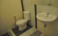 Toilet Kamar 2 JTS Hotel & Convention