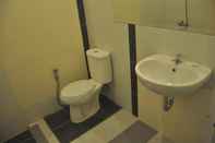 Toilet Kamar JTS Hotel & Convention