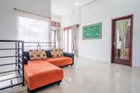 Quầy bar, cafe và phòng lounge Villa Bless Batu - Three Bedroom