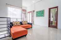 Bar, Kafe, dan Lounge Villa Bless Batu - Three Bedroom