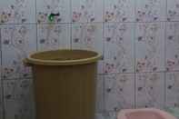 Toilet Kamar Fira Homestay 