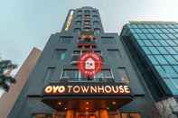 Bangunan Super OYO Townhouse 1 Hotel Salemba