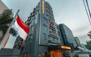 Bangunan 4 Super OYO Townhouse 1 Hotel Salemba