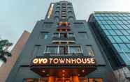 Bangunan 5 Super OYO Townhouse 1 Hotel Salemba