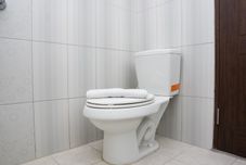 客房浴室 Convenient Studio at Galeri Ciumbuleuit 2 Apartment by Travelio