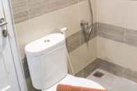 Toilet Kamar Studio Room at Way Seputih Residence near Central Park by Travelio