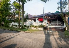 外観 3 OYO 552 Raz House