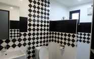 In-room Bathroom 3 @ Kartoon Resort Khao Kho