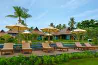 Kolam Renang Khanom Beach Resort and Spa