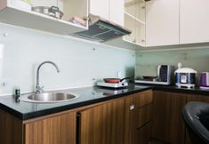 Kamar Tidur 5 City View Studio Apartment at Tamansari La Grande by Travelio