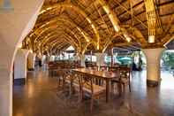 Bar, Kafe, dan Lounge Stelia Beach Resort