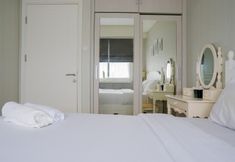 Phòng ngủ 5 Elegant 1BR Parahyangan Residence Apartment With Mountain View by Travelio