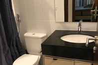 Toilet Kamar Relaxing Room at St.Moritz Near Lippo Puri and Puri Indah Mall