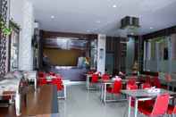 ร้านอาหาร OYO 861 R Four Hotel