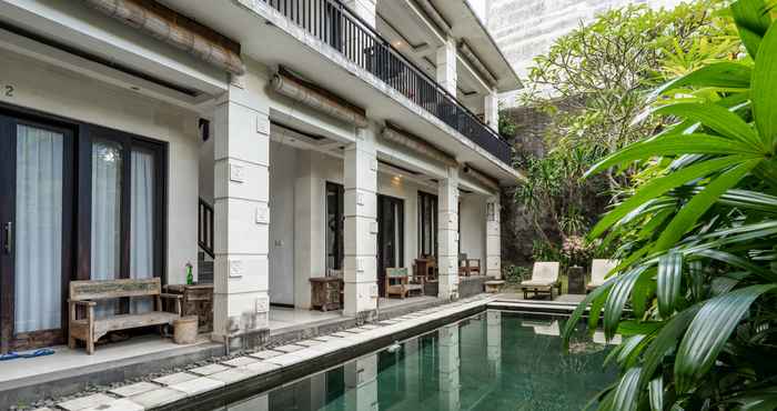 Kolam Renang OYO 785 Van Mandri Guest House