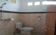 Toilet Kamar 6 Chenty Lodge 