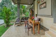 Lobi Lumbung Jaya Guest House