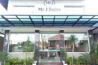 Bên ngoài Mr J Suites Hotel Tegal